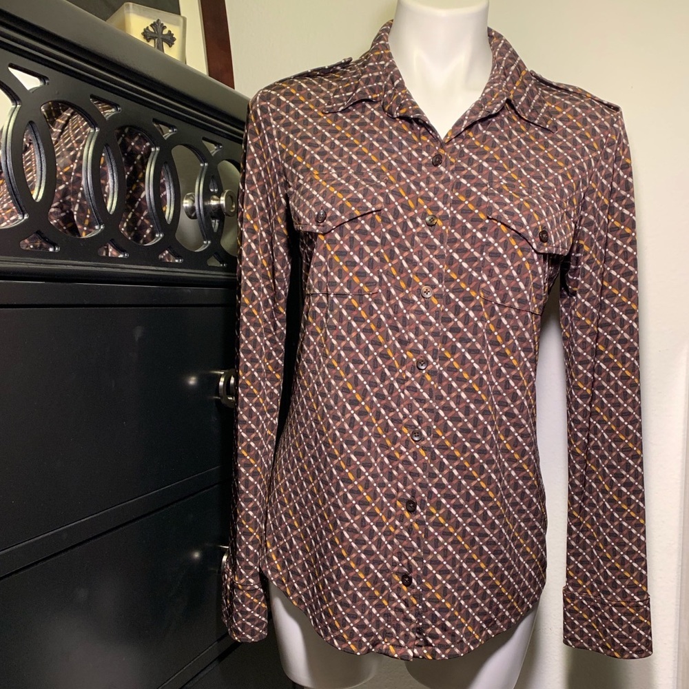 ✅ Women’s button up blouse size M